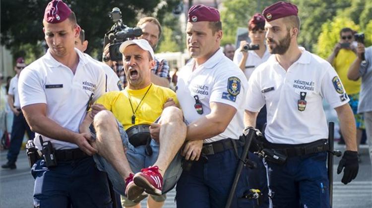 Police Remove FX Civil Movement Demonstrators In Central Budapest