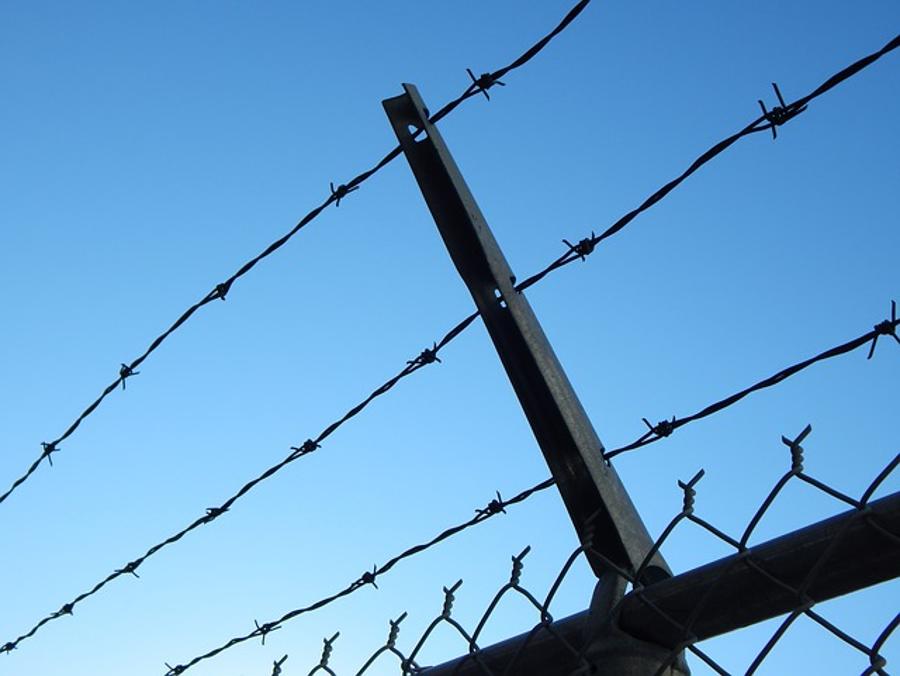 Border Fence In Hungary May Be Built By Prisoners