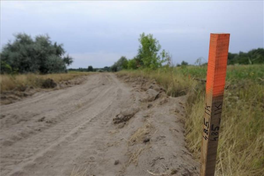 Construction Of Fence On Hungarian Border Starts Today