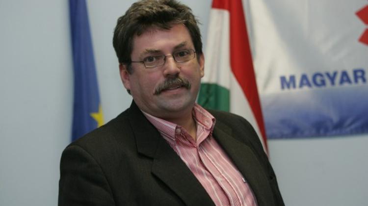 Socialists: Hungarian Govt Wants To Push Migrants Further West