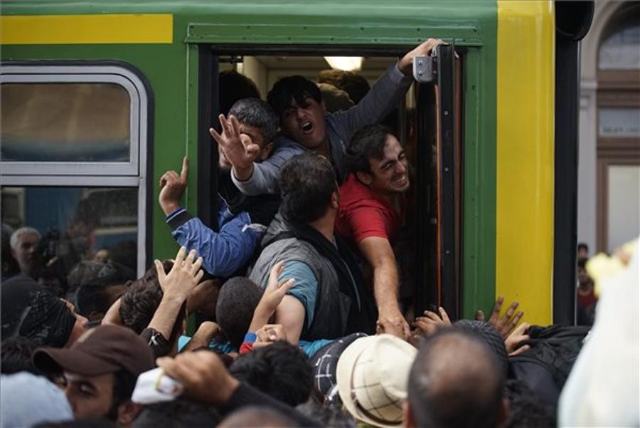 Video: Stuck In Budapest, Migrants Spend Second Night Outside Keleti Station