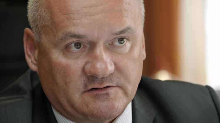 Hungarian Opposition Parties Demand Reasons For Defence Minister’s Resignation