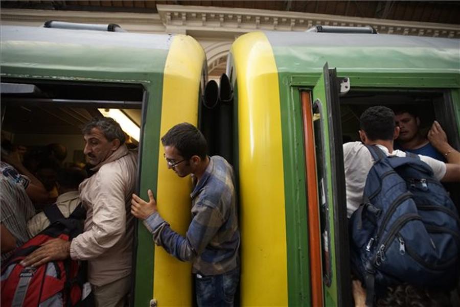 Video: Police Deny Migrants With Tickets Access To Budapest Train Station