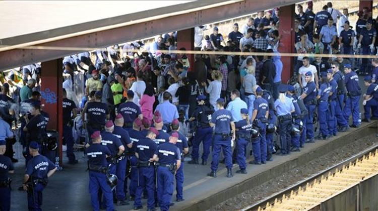 Authorities Not Allowing Migrants Into Budapest’s Main Intl Railway Station