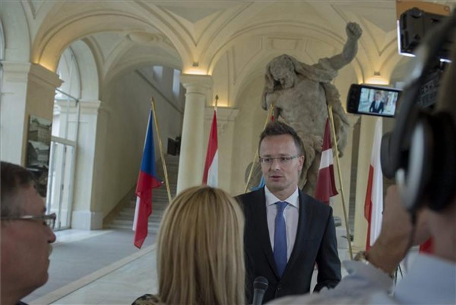 Szijjártó Rejects Croatian PM’s Criticism Of Hungary Migration Policy