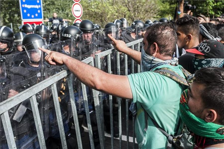 Video: Marching Through Police Lines: Breaking Borders In Hungary