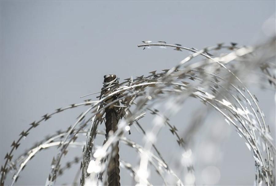 Video: Migrants Breach Hungary's Razor Wire Fence