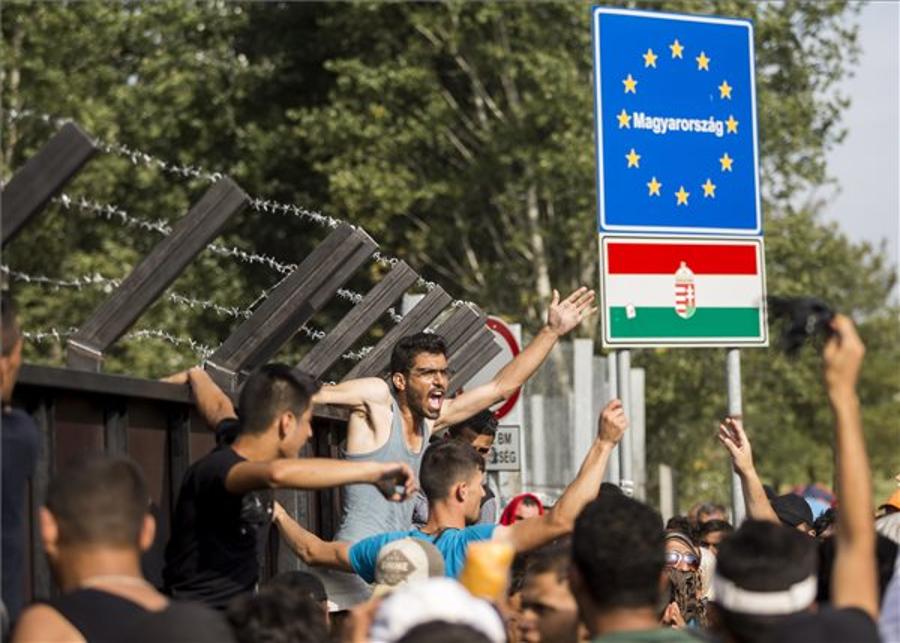 Hungarian Police Suspend Border Crossing At Röszke, Ásotthalom