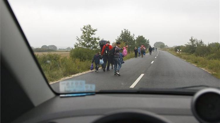 Migrants Leave Registration Point In W Hungary Towards Austria