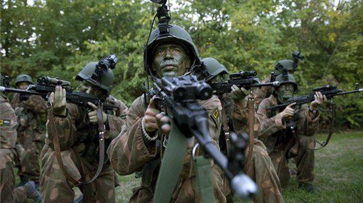 Video: Hungarian Special Army Force KMZ In Training