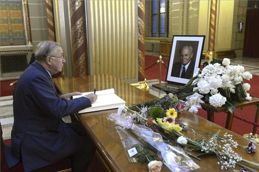No State Funeral For Hungary’s Former President Göncz