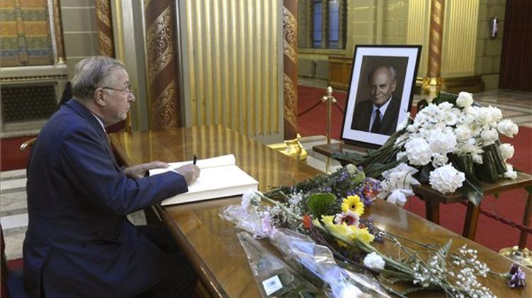 No State Funeral For Hungary’s Former President Göncz