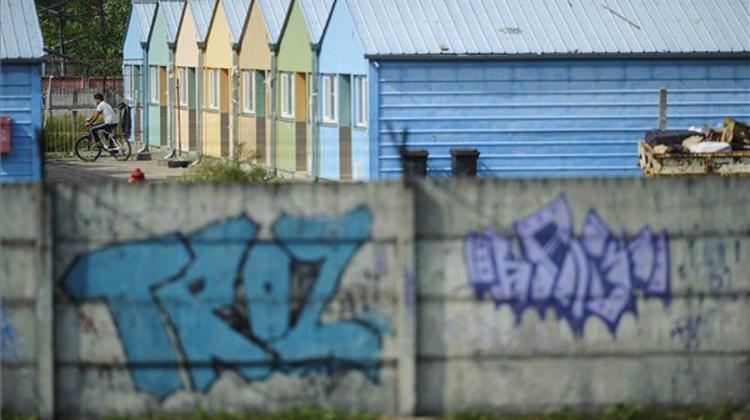 Reception Stations In Hungary Nearly Empty