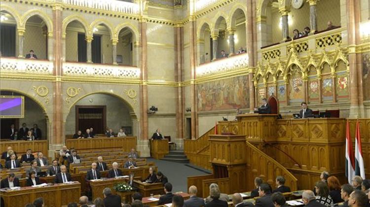 House Speaker Pays Tribute To Göncz In Hungarian Parliament