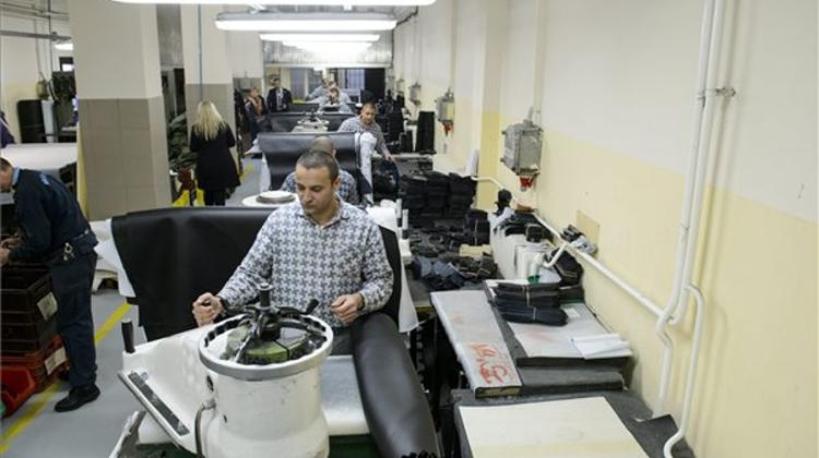 Hundreds Of Refugees Kept In Detention In Hungary