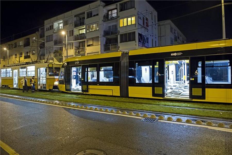 Authorities Launch Probe Into New CAF Tram Accident In Budapest
