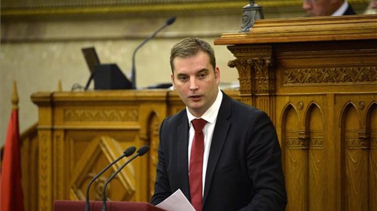 Hungarian Socialists Demand Immediate Military Reform