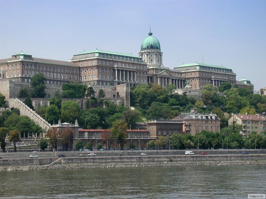 Ministries To Relocate To Budapest Castle District