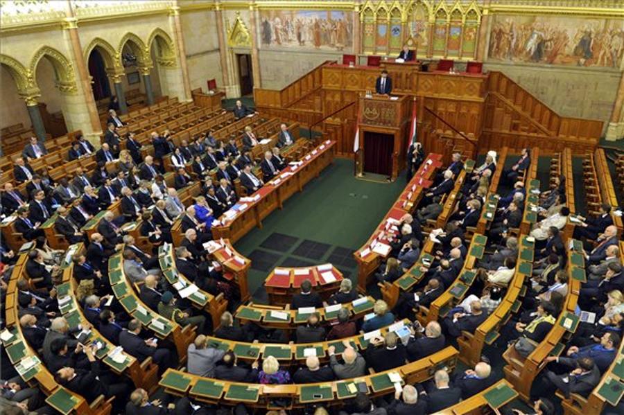 Hungarian Parlt Parties Call For Increased European Security After Paris Attacks