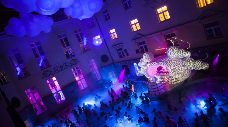 Cinetrip: Winter Edition - The Light, Széchényi Bath Budapest, 30 December