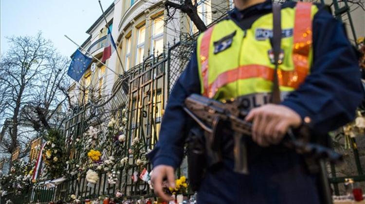 Hungary Keeps Level 3 Terror Alert In Place, No Direct Threat