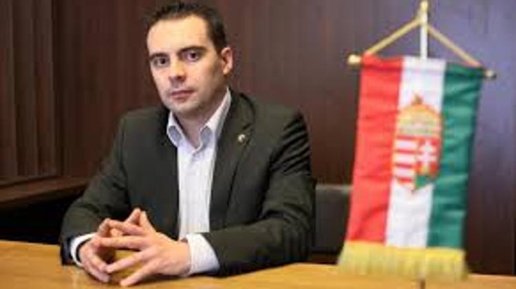 Vona Urges Left To Back Referendum