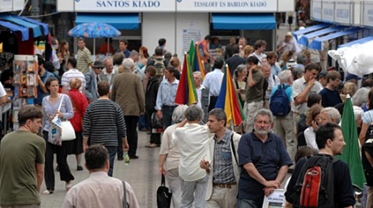 Budapest Book Week Will Stay Downtown