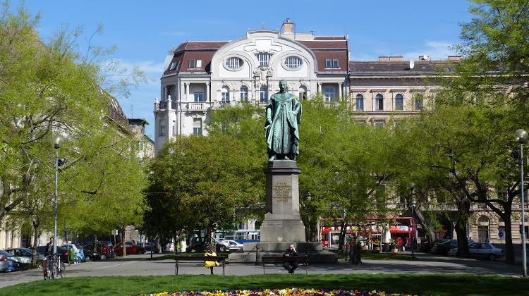 Garage Planned For Budapest Downtown Square