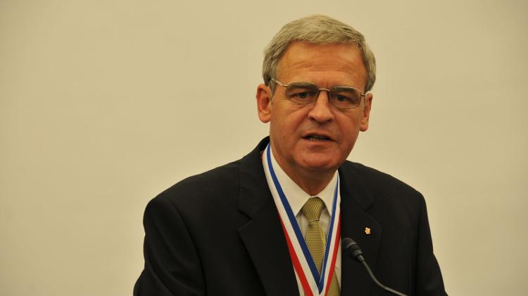 Tõkés Stripped Of Romanian Honour