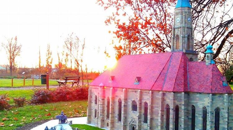 Introducing The 'Mini Hungary' Model Park In Szarvas