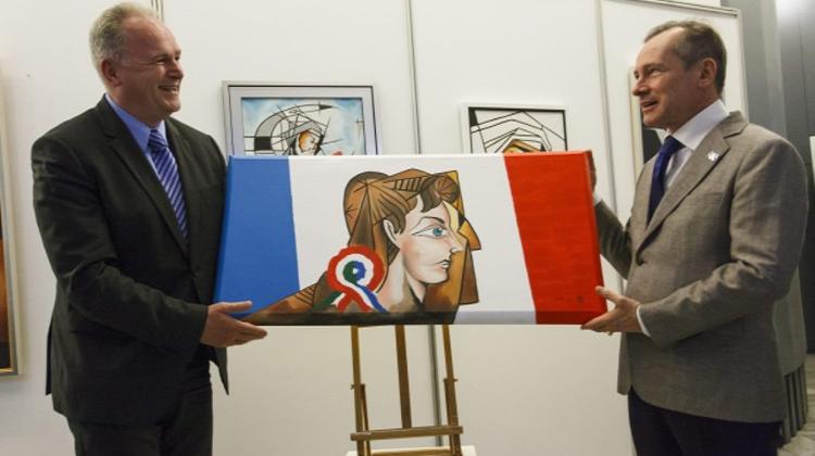 French-Hungarian Painting Pays Tribute To Paris Terrorist Attack Victims