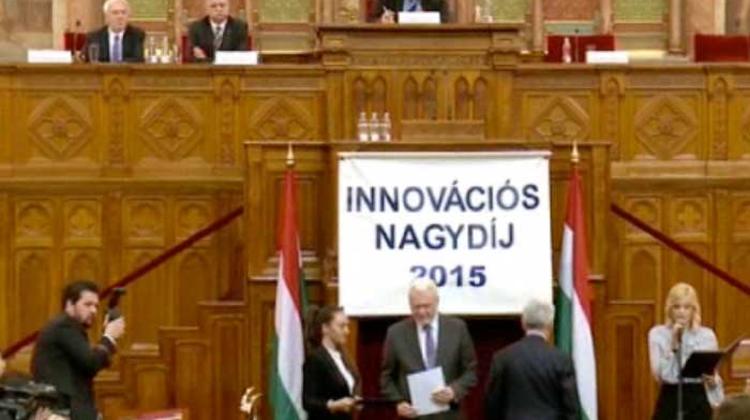 CryptTalk Given Innovation Award In Parliament, Now Gov’t Plans To Ban App