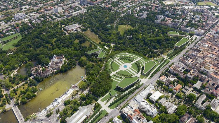 More Than 600 Turn Out To Protest Liget Budapest Project