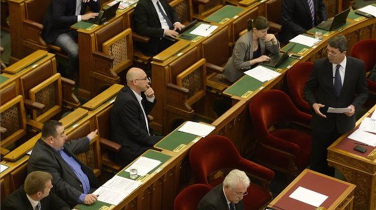 Socialists Want Parliament To Guarantee No Change In Sunday Shopping Rules