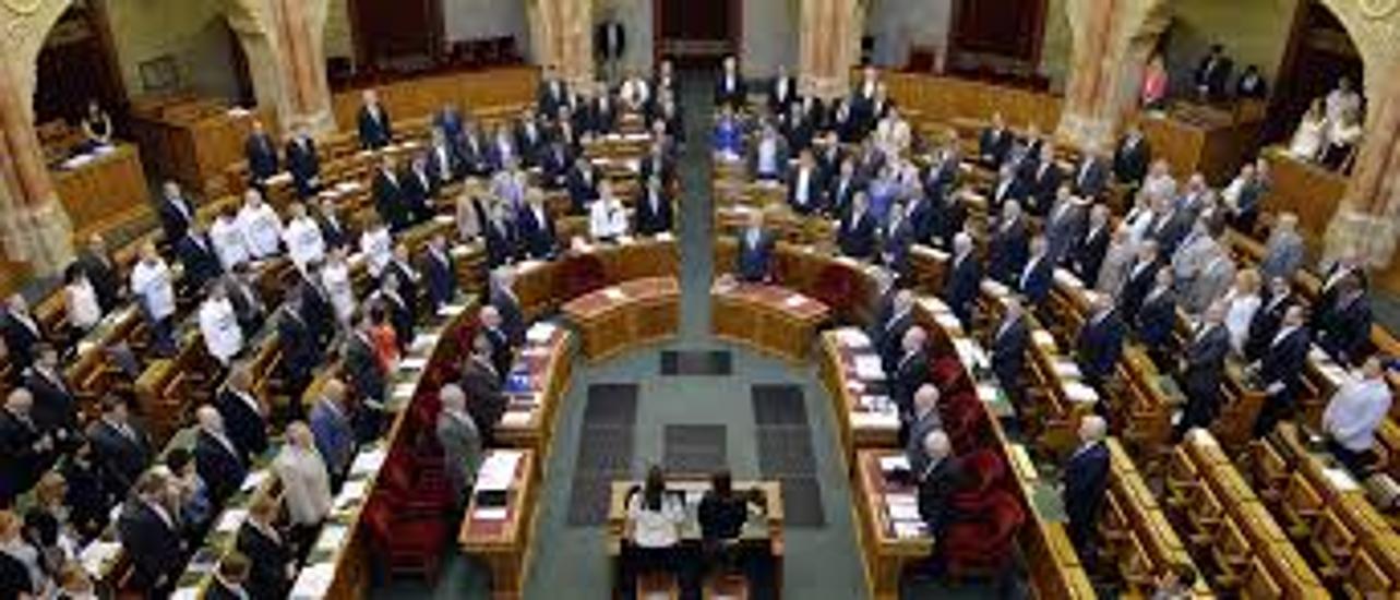 Parlt Votes To Cut Benefits For Migrants
