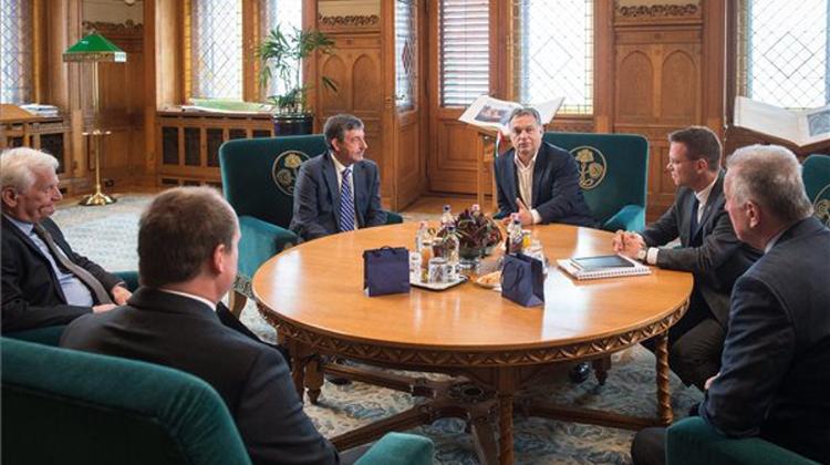 Prime Minister Meets Heads Of International Canoe Federation