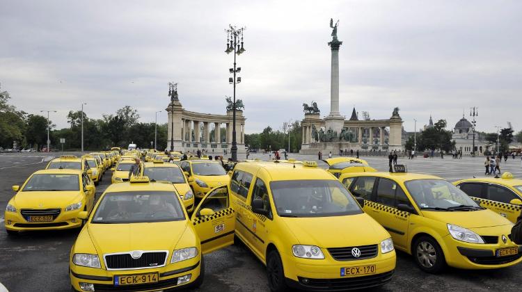 Hungarian Taxis Demonstrate Again In Budapest