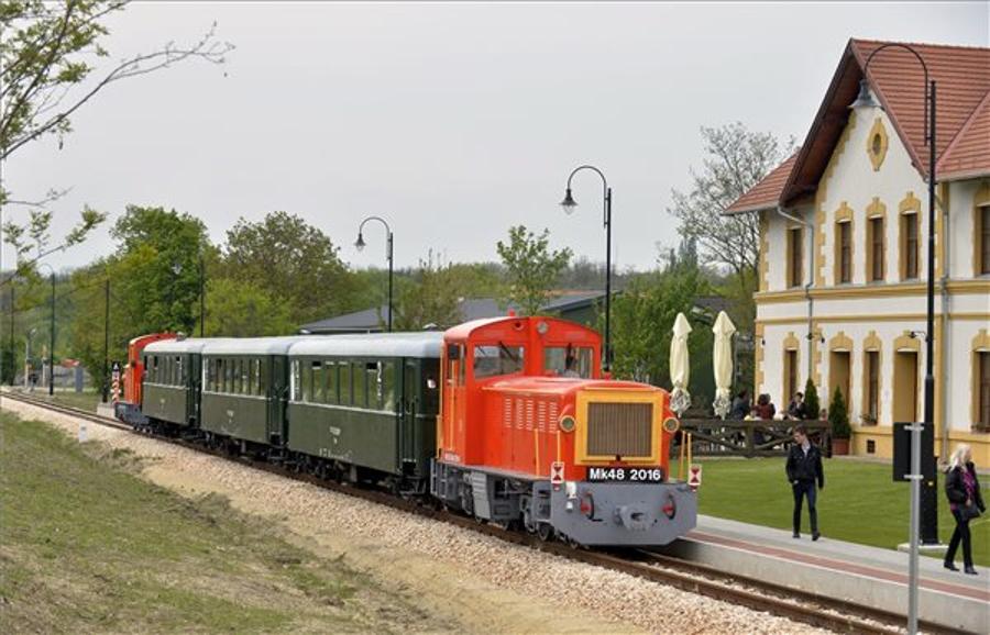 Orbán Opens Local Rail Line
