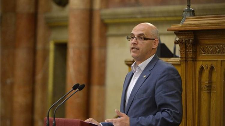 Socialists: Migrant Quota Referendum Question ‘Not About Sovereignty’