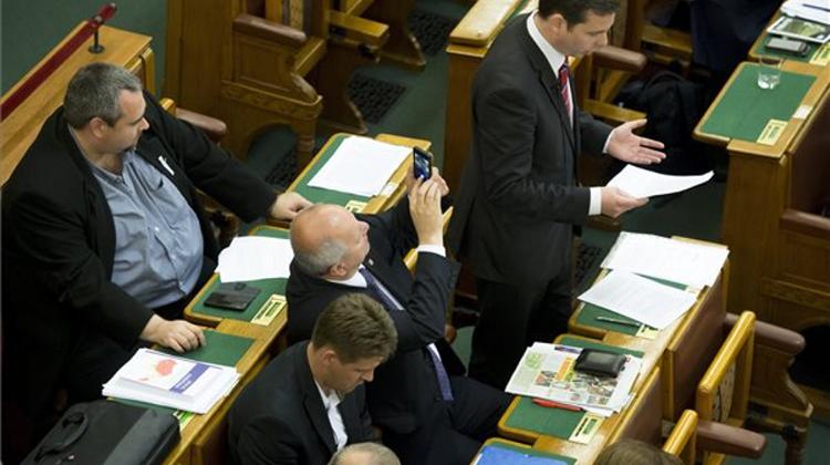 Parlt Raises 2016 Budget Revenue, Spending Targets By HUF 422Bn