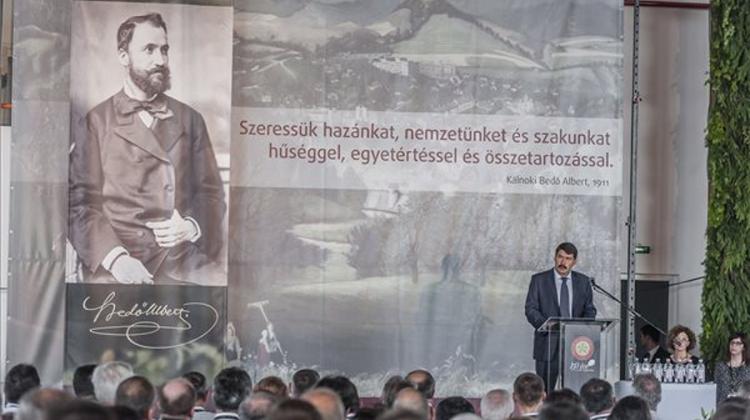 President Áder Appeals To Leaders Of 10 Biggest Co2 Emitters