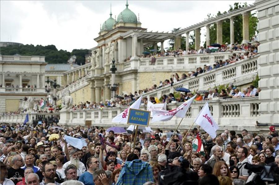 Teachers Hold Demonstration In Budapest