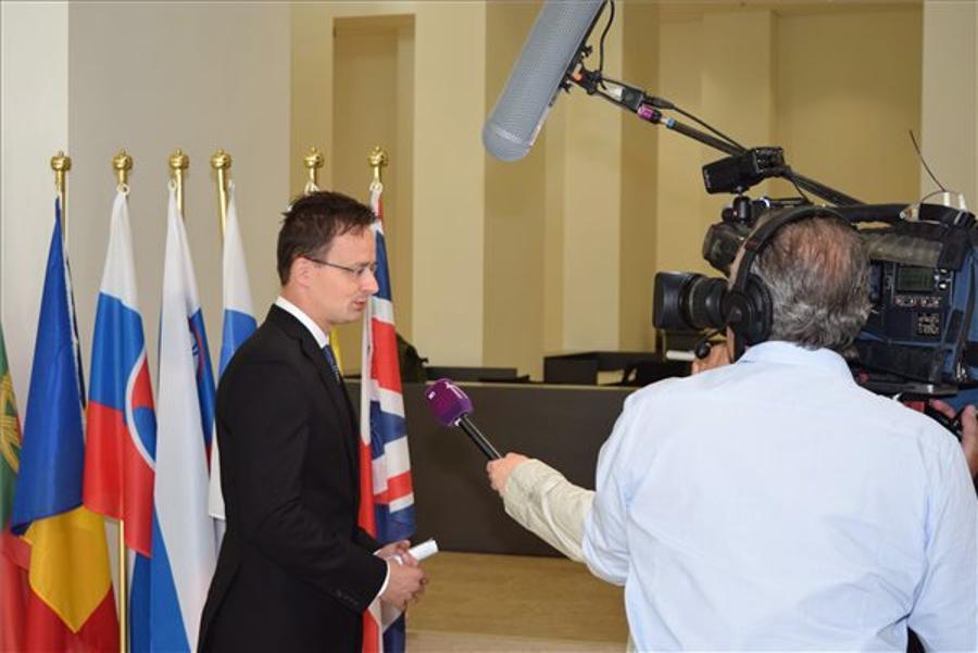 Szijjártó: Hungary Supports UK’s Continued EU Membership