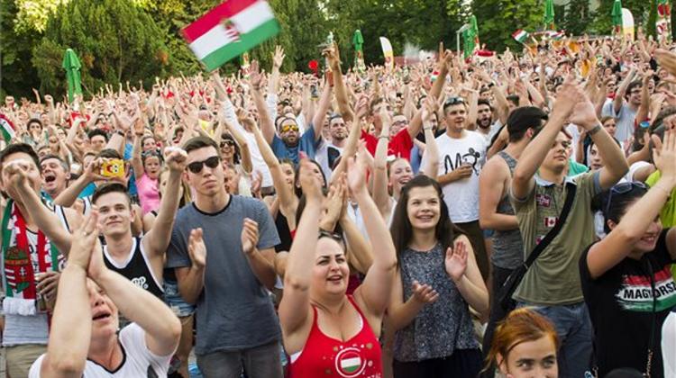Hungarians Footie Mad