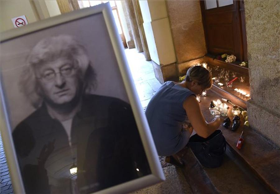 Hungarian Author Esterházy To Be Buried On Aug 2