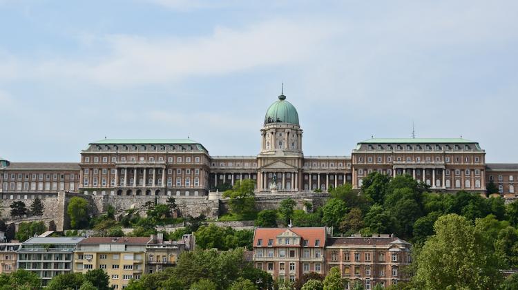Bus Traffic To Buda Castle Temporarily Limited