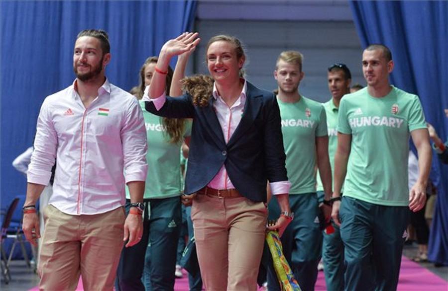 Olympic Medalists Cheered By Crowds In Budapest