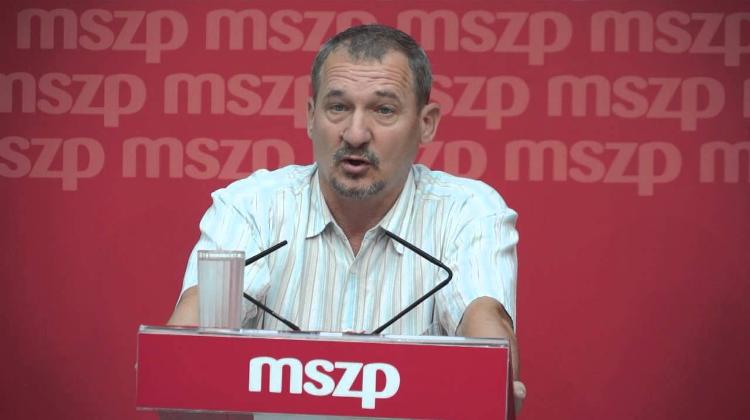 Socialists Slam Govt For 600,000 Hungarians Leaving To Work Abroad