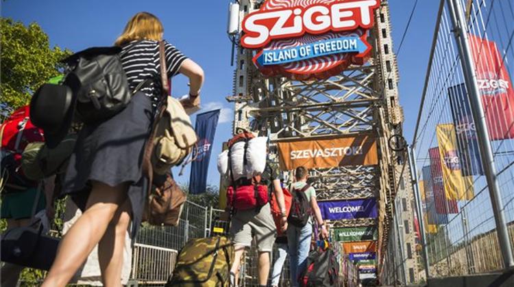 Budapest Sziget Festivalgoers Settle In