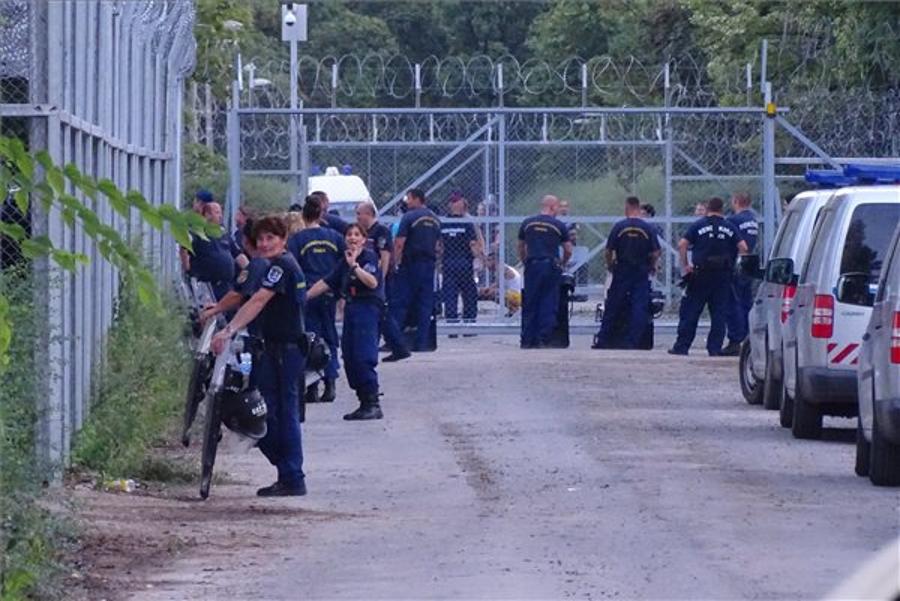 Migrants End Hunger Strike At Serbia - Hungary Border